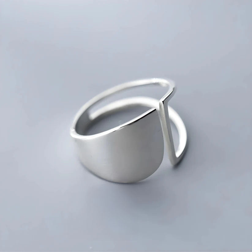 Blanelle - Justerbar ring med unik ihålig design