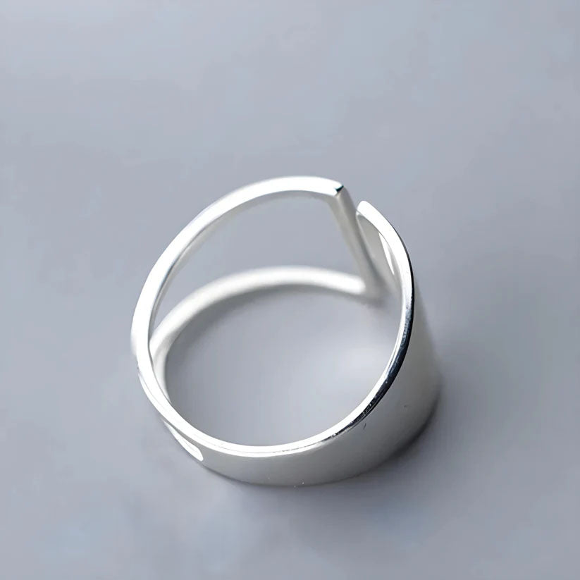 Blanelle - Justerbar ring med unik ihålig design