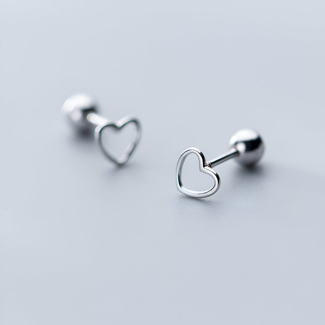 Endless Love - Studs med ihåligt hjärta och skruvplopp