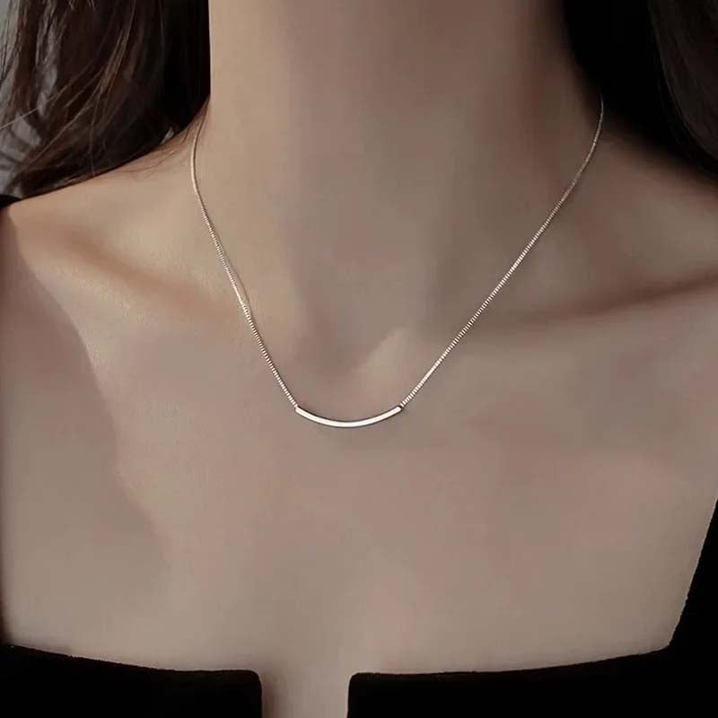 Jinelle - Halsband i minimalistisk design