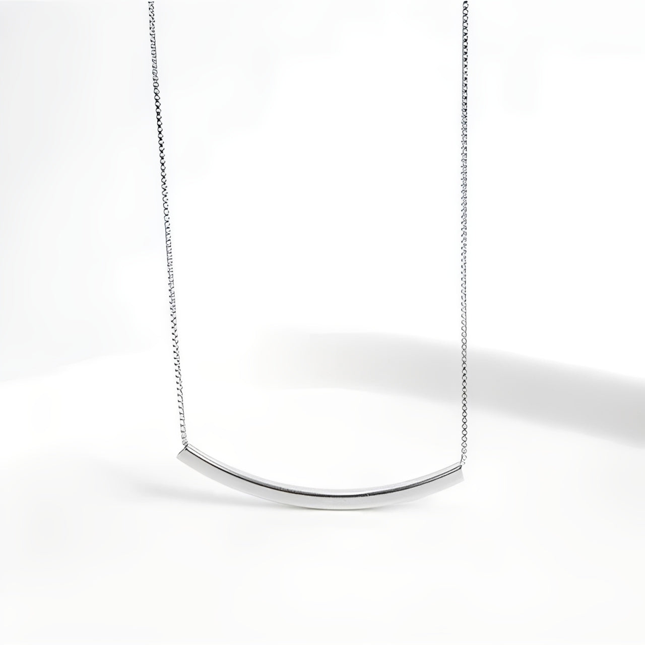 Jinelle - Halsband i minimalistisk design