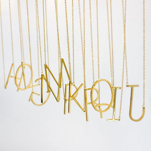 Junelle - Halsband med stor bokstav