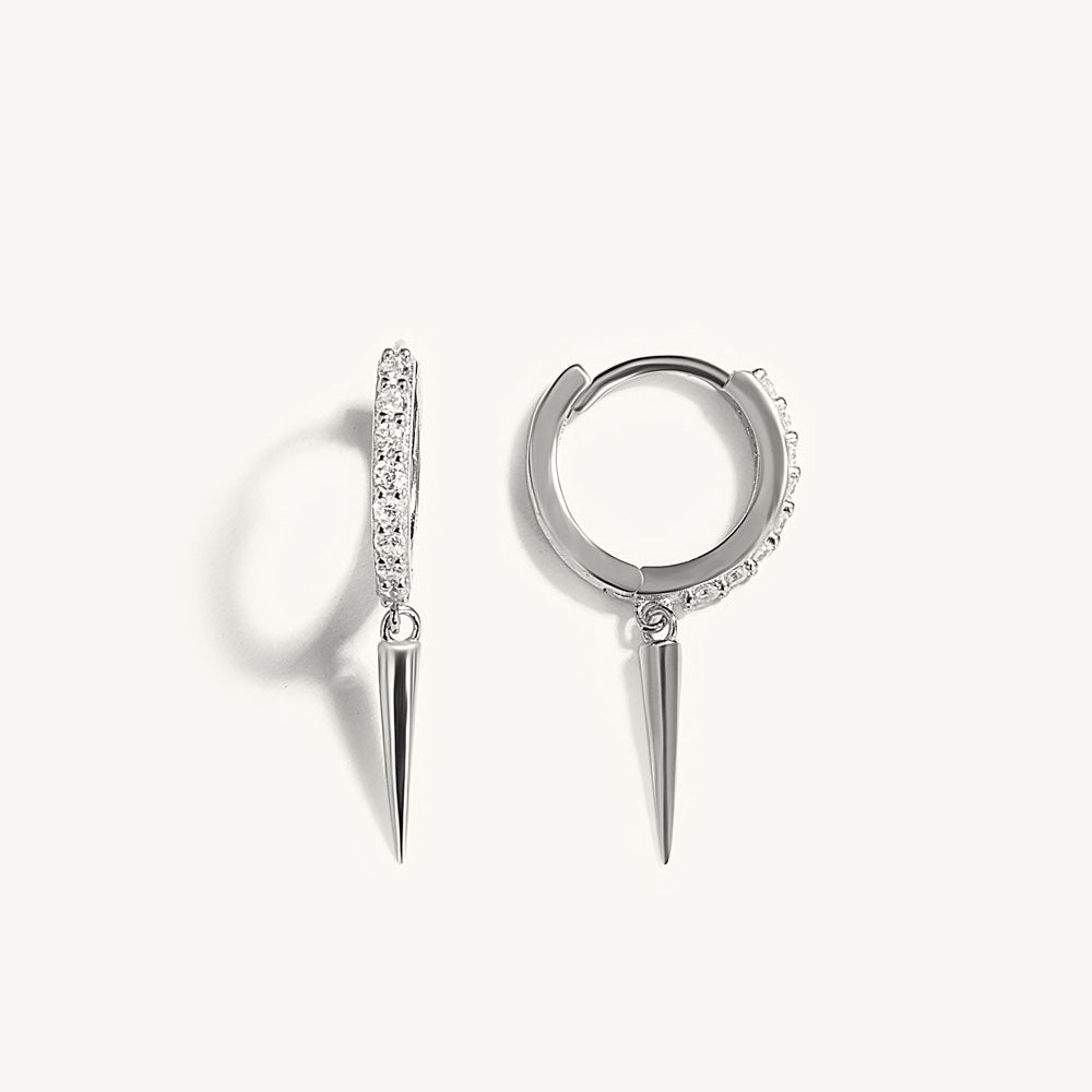 Tyra - Hoops med stenar och spikedesign