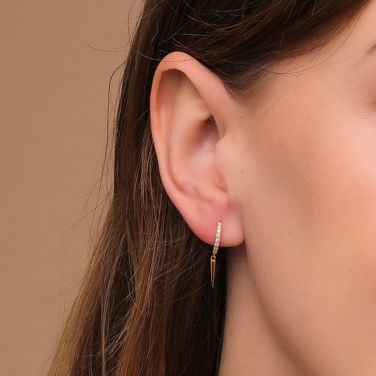 Tyra - Hoops med stenar och spikedesign