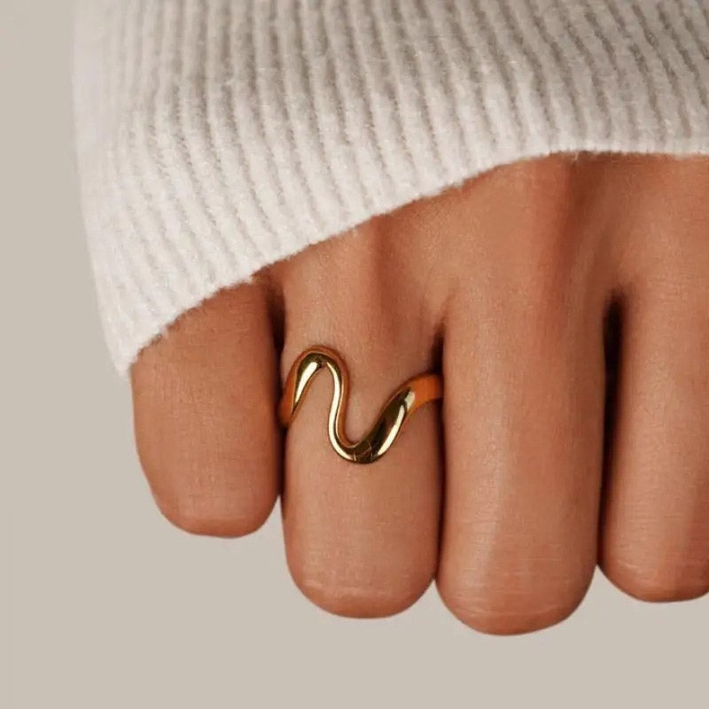 Vendelise - Justerbar ring med vågig design